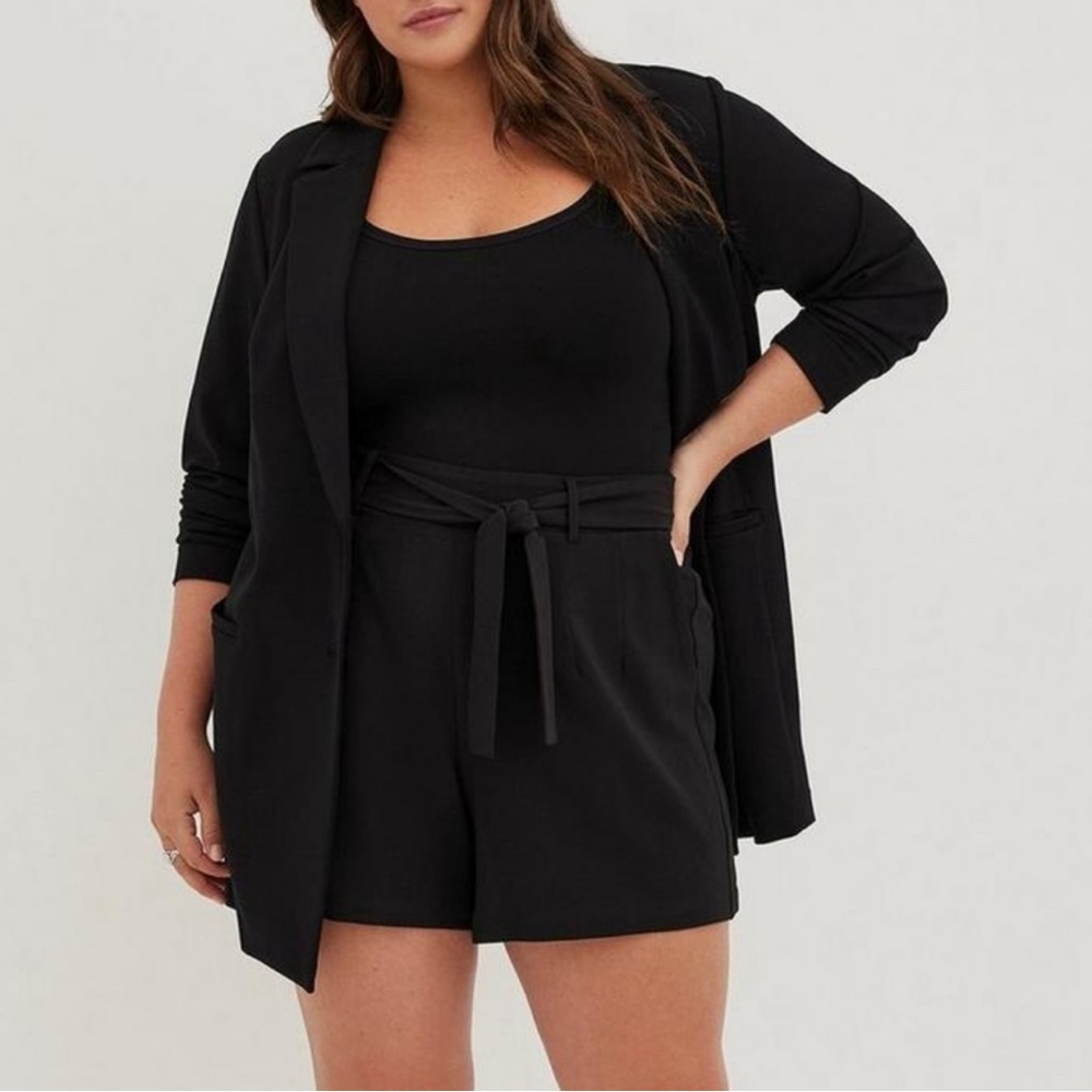 Torrid size 2 tie front shorts